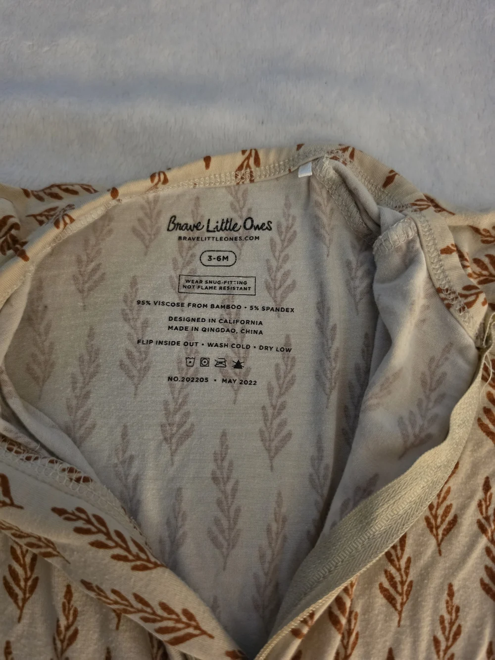 Brave Little Ones Beige Leaf-Print Bamboo Zippy 3-6m